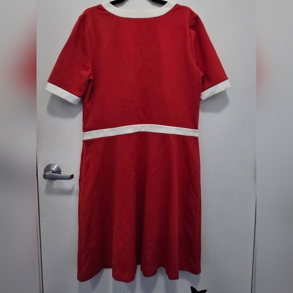 Elegant Red and White Dress - Picture 3 of 7